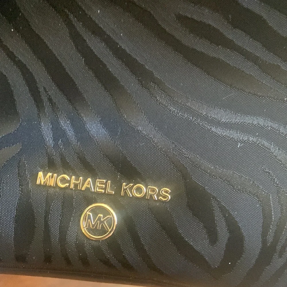 EUC Authentic Michael Kors crossbody purse - Picture 4 of 10